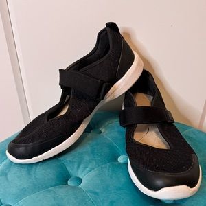 Vionic Women's Sky Jessica II Mary Jane Sneaker Black